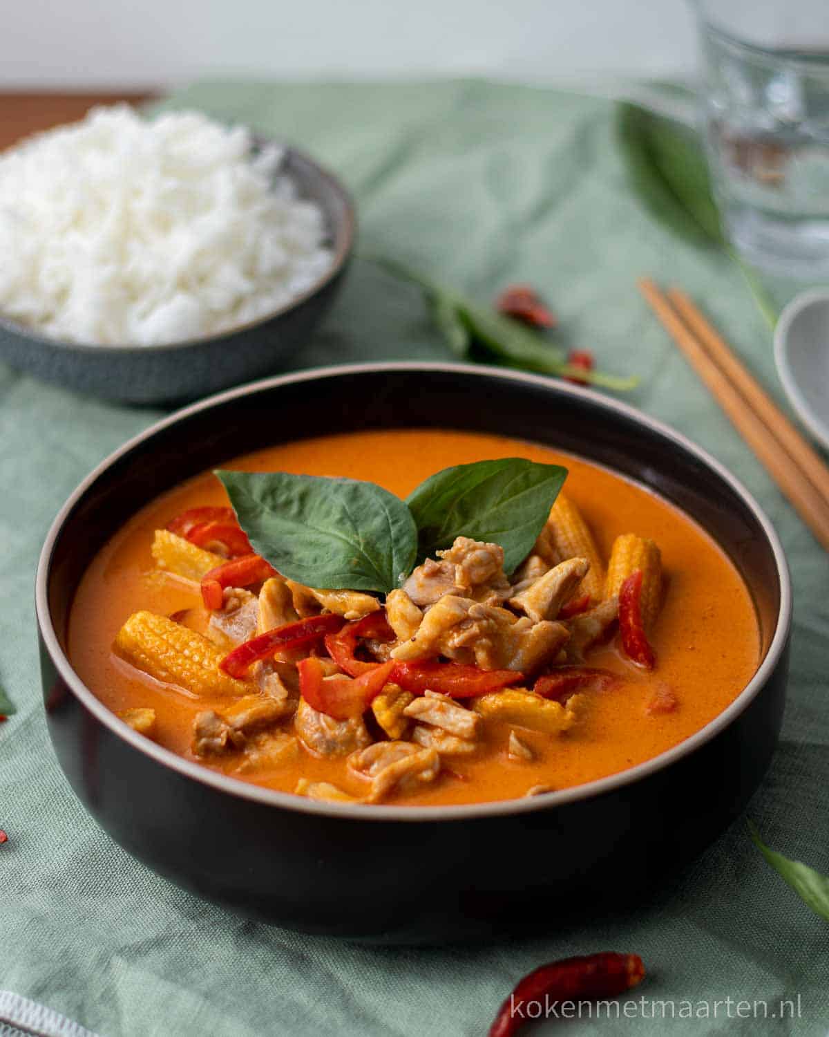 Rode Curry met Kip