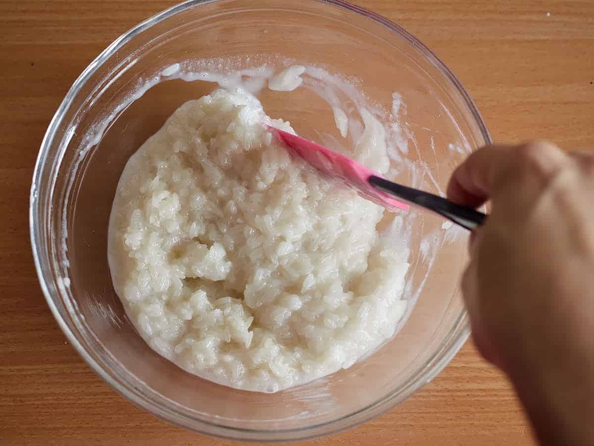 Sticky rice met kokossiroop voor Mango Sticky Rice